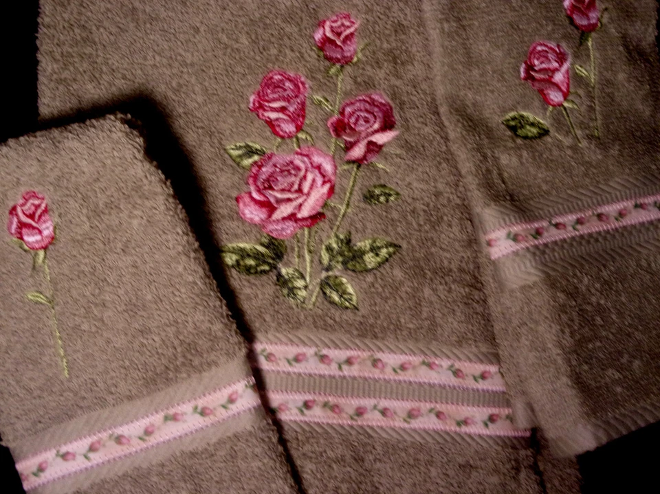 EMBROIDERED ROSE/ROSEBUD TOWEL SET - Image 1 of 3
