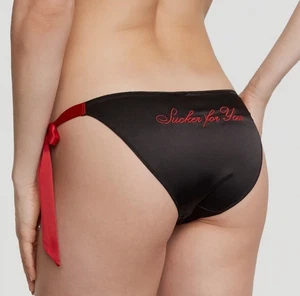 Victoria's Secret Panty mit Seitenbindung Sucker For You Satinhöschen - Bild 1 von 7