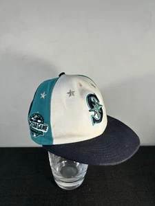 Cappello Seattle Mariners 2018 All-Star Game New Era MLB Cap Taglia 7 1/4 Navy Teal - Foto 1 di 9