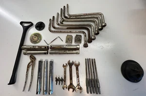 OEM BMW E3 E9 E12 E21 E23 E24 E28 E30 E36 HEYCO TOOL LOT -- 32 PIECES -- USED A - Bild 1 von 1
