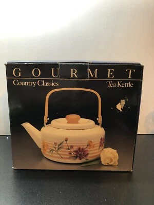 Tetera Gourmet Country Classics de 2 cuartos de galón de National Housewares. Foto 1 de 4