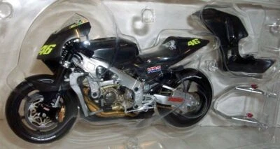 Minichamps 1/12 Scale 122 027946 Honda RC211V Rossi pre season test bike 2002 - Photo 1/3