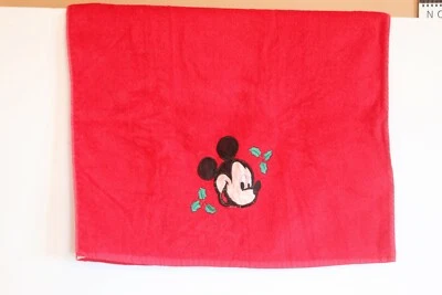  Рождественское красное полотенце для ванны с Микки Маусом Saturday Knight Ltd - Изображение 1 из 4