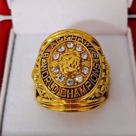 Bobby Hull #16 Chicago Blackhawks 1961 Stanley Cup Champions Souvenir Gold Ring Cover