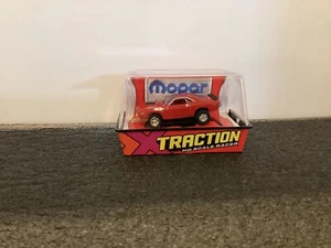 JOHNNY LIGHTNING XTRACTION HO SLOT CAR 1971 DODGE HEMI CHALLENGER - Picture 1 of 3