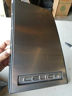 Toyota Celica 1979 1980 1981 lado pilar B panel emblema pasajero lado derecho Foto 1 de 4