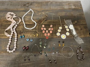 jewelry lot - Picture 1 of 18