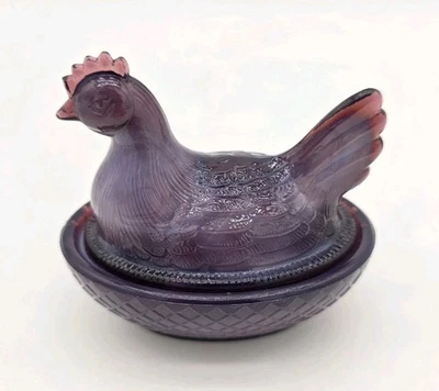 Винтажная курица из художественного стекла Boyd в гнезде 3 дюйма лаванда No40 3-25-82 фиолетовый фермерский дом - Изображение 1 из 4