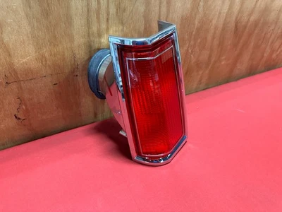 NOS 1988-1989 LINCOLN TOWN CAR TAIL LIGHT E8VB-13405 - Image 1 of 4