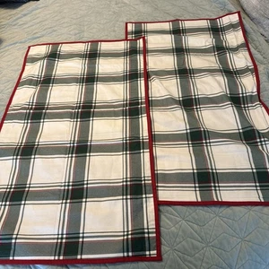2 Bee & Willow King Pillowcases Shams Cotton Plaid Festive Red White Green NWOT - Picture 1 of 4