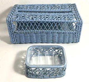 Cubierta de caja de pañuelos de ratán de mimbre azul de colección + jabonera • MCM • Cottagecore - Imagen 1 de 3