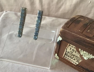 Par de mini pasadores de acento clip francés pedrería vintage color azul Foto 1 de 4