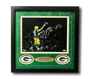 Aaron Rodgers Signed Packers 11x14 Framed Photo Fanatics Green Bay Autograph - Picture 1 of 4