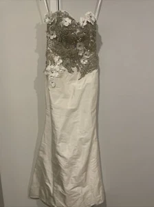 Judith Valente Wedding Gown - Picture 1 of 7
