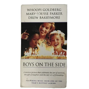 Boys on the Side (VHS, 1995) Rating: R Whoopi Goldberg, Drew Barrymore, Mary-Lou - Foto 1 di 3