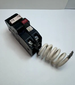 Disyuntor de falla a tierra Eaton Cutler Hammer CH240GF de 2 polos - Imagen 1 de 8