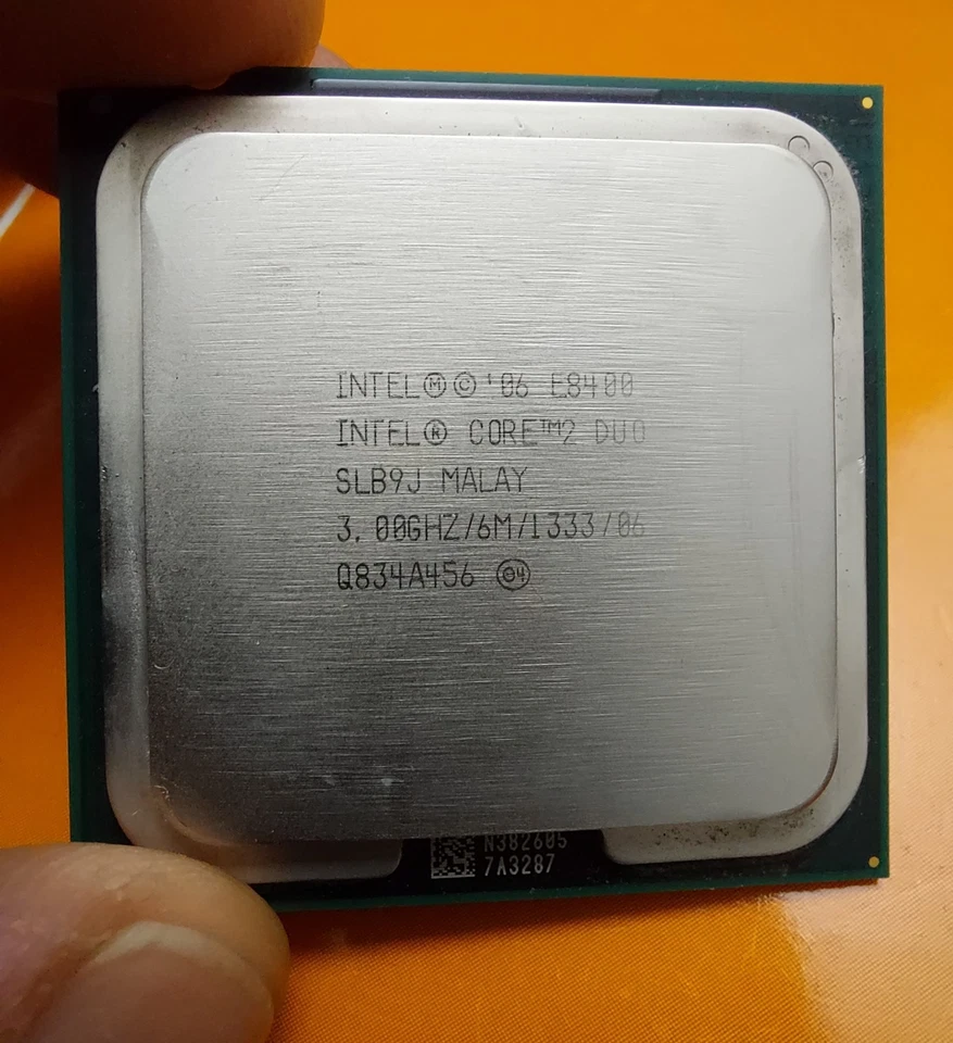 Processore Intel E8400 Dual Core 2 Duo 3.0GHz CPU - Immagine 1 di 2