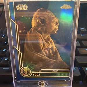 2023 Topps Chrome Star Wars Yoda #51 Jedi Blue Refractor /150 🔥 - Picture 1 of 2
