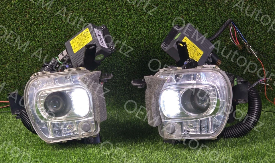 Lexus SC430 2002-2010 HID Fog Lamps With Controller Left And Right OEM Used - Image 1 of 4