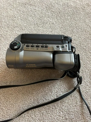 Canon ES200A 8mm Video Camcorder  W/ Charger Powers Up Not Tested With Tape - Image 1 of 4