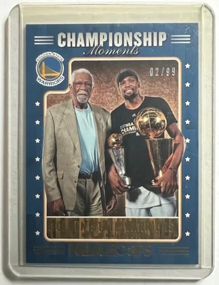 2017-18 Panini NBA Hoops Championship Moments Bill Russell & Kevin Durant #3 GSW Foto 1 de 3