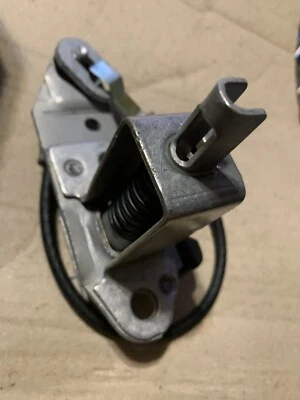 Nuevo de Lote Antiguo Camión Chevrolet 1988-2000 Cierre Puerta Trasera LH 12383451 Foto 1 de 4