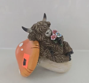 Gerson Harz Highland Kuh Figur auf orangem Pilz 4,5 Zoll neu mit Etikett - Bild 1 von 5