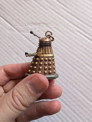 Dr Doctor Who Enamel Gold Dalek 3-D Keyring  - Image 1 of 3