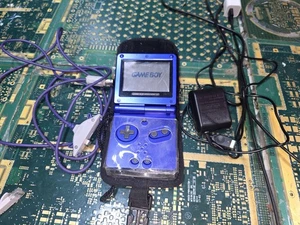 Game Boy Advance SP Exact en Estuche Azul Azurita con Accesorios-Nublado-2 x EN PIEZAS - Imagen 1 de 19