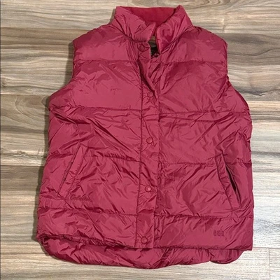 Cabela's Premier Northern Goose Down Insulated Puffer Vest Womens M 650 Burgundy - Image 1 of 4