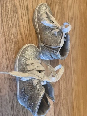 Zapatos Steve Madden Sparkly Star para niños pequeños  Foto 1 de 4
