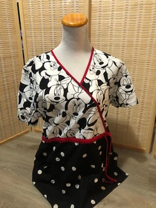 Scrubs Scrub Top Cartoon Disney Minnie Mouse Black and White Medium M H76 - Picture 1 of 8