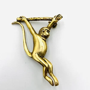 Vintage Gold Tone Brooch Pin Monkey Hanging Form A Tree Branch E2 - Picture 1 of 5