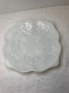 Rare Anchor Hocking Vintage Milk Glass Footed Bowl With Grapes - Picture 1 of 11