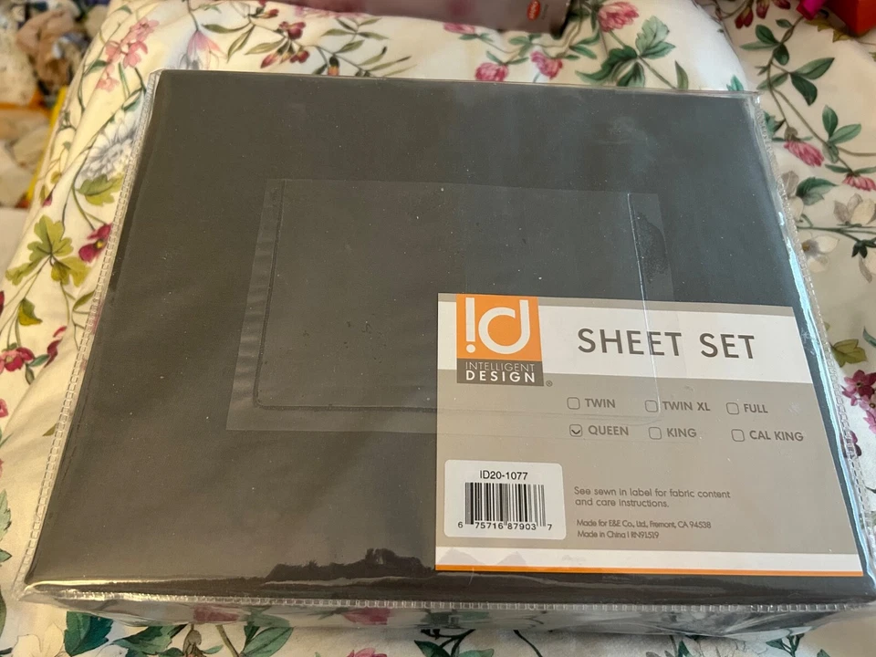 Intelligent Design Green Queen Sheets and Pillowcases - Image 1 of 1