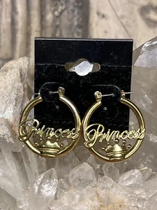 VINTAGE GOLD TONE 1” PRINCESS CROWN HOOP EARRINGS - Picture 1 of 4