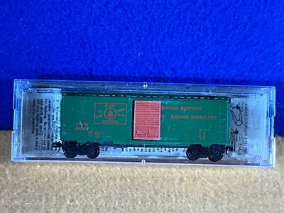 J11-88 TRAIN CAR - BOXCAR - N SCALE - KADEE MICRO-TRAINS #20220 - MAINE CENTRAL - Image 1 of 4