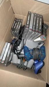 Playstation 1 Konsole + 12 Spiele + 4 Controller - Bild 1 von 1