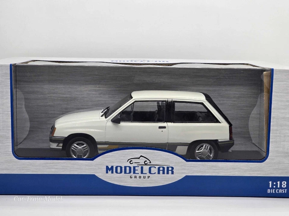 Opel Corsa A Spring - Model Car Group MCG 1:18 1/18 1-18 - Immagine 1 di 1
