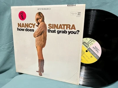 Nancy Sinatra  "How Does That Grab You?"    in SHRINK     1966     Reprise Label Foto 1 de 4
