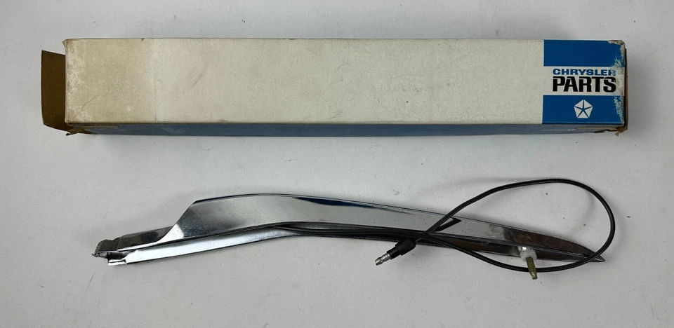 NOS Mopar Fender Turn Signal Indicator Lamp 1968 Dodge Polara Models #2853597 - Image 1 of 1