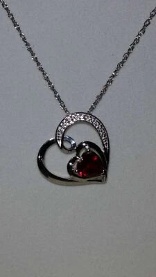 Collar KAY Jewelers de plata esterlina con forma de corazón de rubí y zafiro blanco (18") Foto 1 de 4