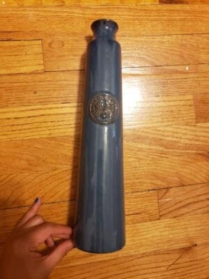 Jarrón azul Target Market Bazaar perfecto para flores de tallo largo estilo marroquí Foto 1 de 2