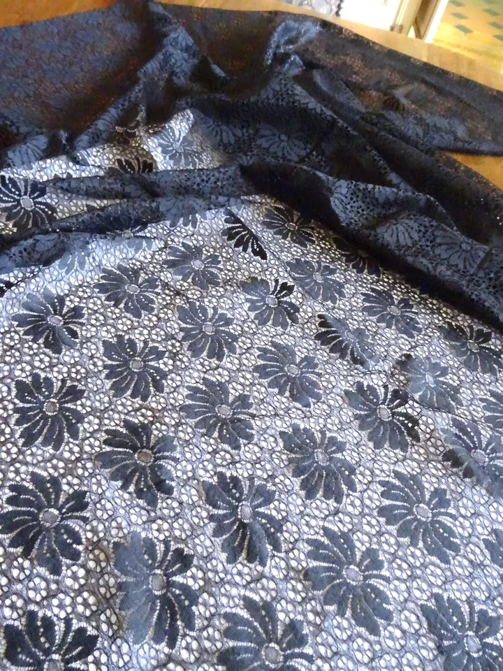 Dentelle noire  - 114 cm x 150 cm - Photo 1/4