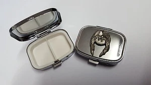 Indianer Kriegsschild PP-W09 englisches Zinn Emblem auf rechteckiger Metall Pillendose - Bild 1 von 1