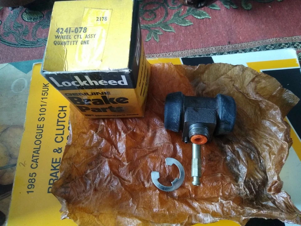 5/8" 16mm REAR WHEEL BRAKE CYLINDER - FORD TRANSIT MKI - 130 / 25cwt. (1968-72) - Image 1 of 4