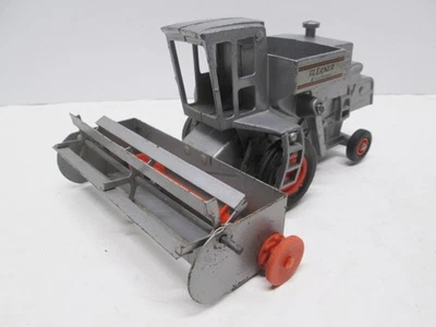 Vintage ERTL ALIS-CHALMERS GLEANER Model F COMBINE HARVESTER 1/32 Scale 1970's - Image 1 of 4
