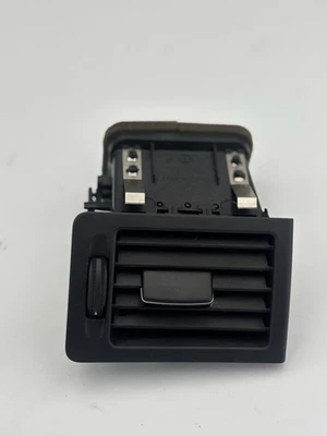 Mercedes Benz C300 2008-2014 ventilación del tablero del lado derecho del pasajero Foto 1 de 4