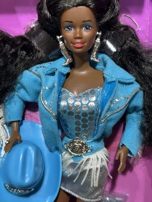 Barbie afroamericana ~ Western Stampin’ ~ Rara con ojos púrpuras y azules ⭐️ Foto 1 de 4