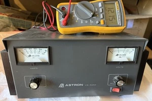 ASTRON VS-50M - 0-15vdc Heavy Duty Variable Voltage Power Supply - Zdjęcie 1 z 3
